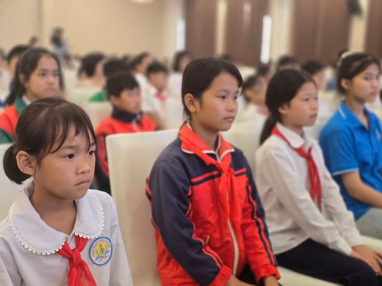 Trên địa bàn tỉnh hiện có 188.758 trẻ em, trong đó: 28.546 em sống trong gia đình nghèo, cận nghèo; 736 em sống trong các gia đình có vấn đề xã hội; 312 em sống trong gia đình có người mắc tệ nạn xã hội; 114 em sống trong gia đình có người vi phạm pháp luật; 554 trẻ em sống trong gia đình có cả cha và mẹ đi làm ăn xa; 1.318 em mồ côi cha hoặc mẹ. Ảnh: Duy Chiến.