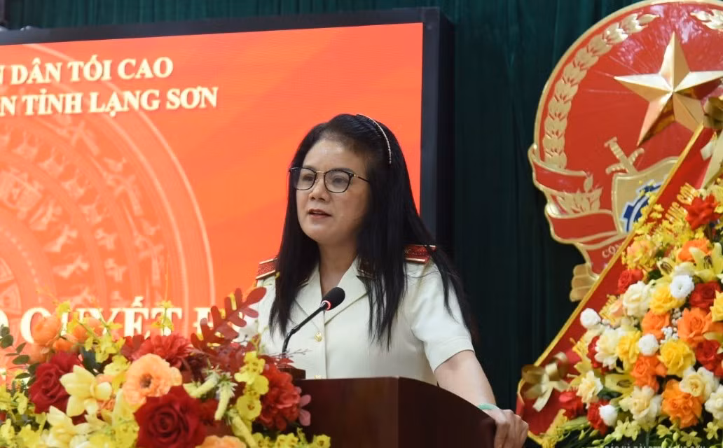 Tân Viện trưởng Viện KSND tỉnh Lạng Sơn Nguyễn Thị Thủy phát biểu nhận nhiệm vụ.