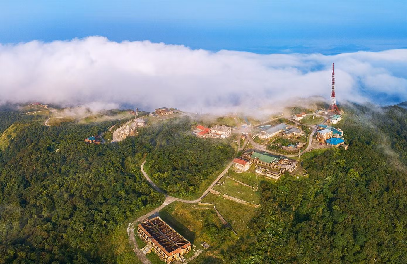 Khu du lịch Mẫu Sơn trời mưa lạnh kéo dài, nhiệt độ xuống thấp trong hai, ba ngày tới. Ảnh: Bùi Thuận