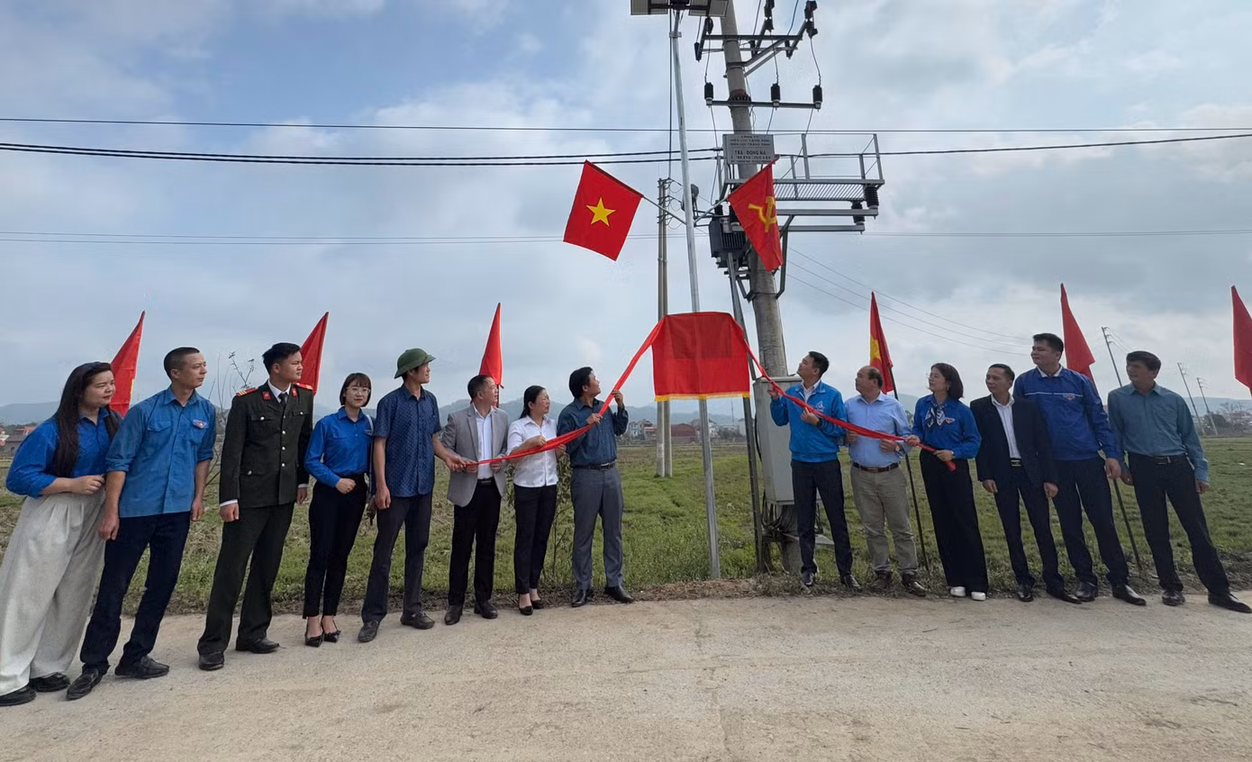 Khánh thành các công trình "Thắp sáng đường thôn", "Đường cờ Tổ quốc" ở vùng biên giới Tràng Định.