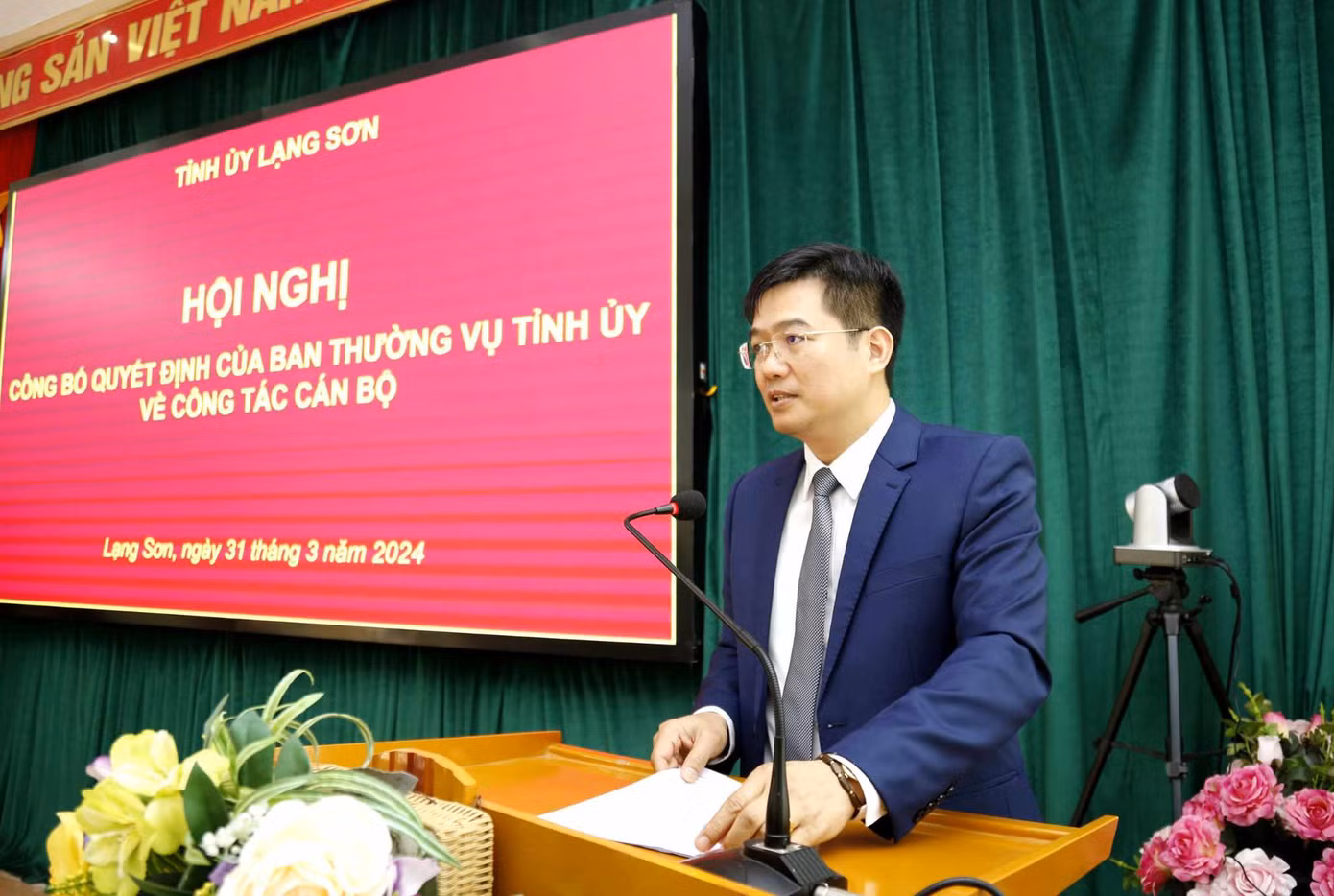 Bí thư Huyện ủy Bình Gia Nguyễn Sỹ Tân phát biểu ý kiến nhận nhiệm vụ, hứa sẽ nỗ lực hoàn thành tốt mọi nhiệm vụ được giao.