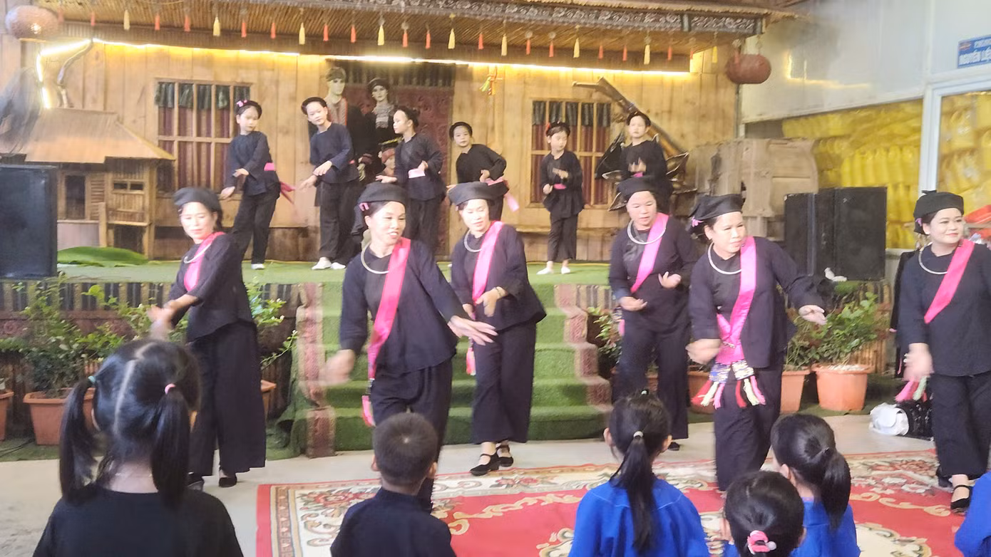 Phổ biến, giới thiệu làm điệu Then xứ Lạng cho giới trẻ. Ảnh: Duy Chiến.