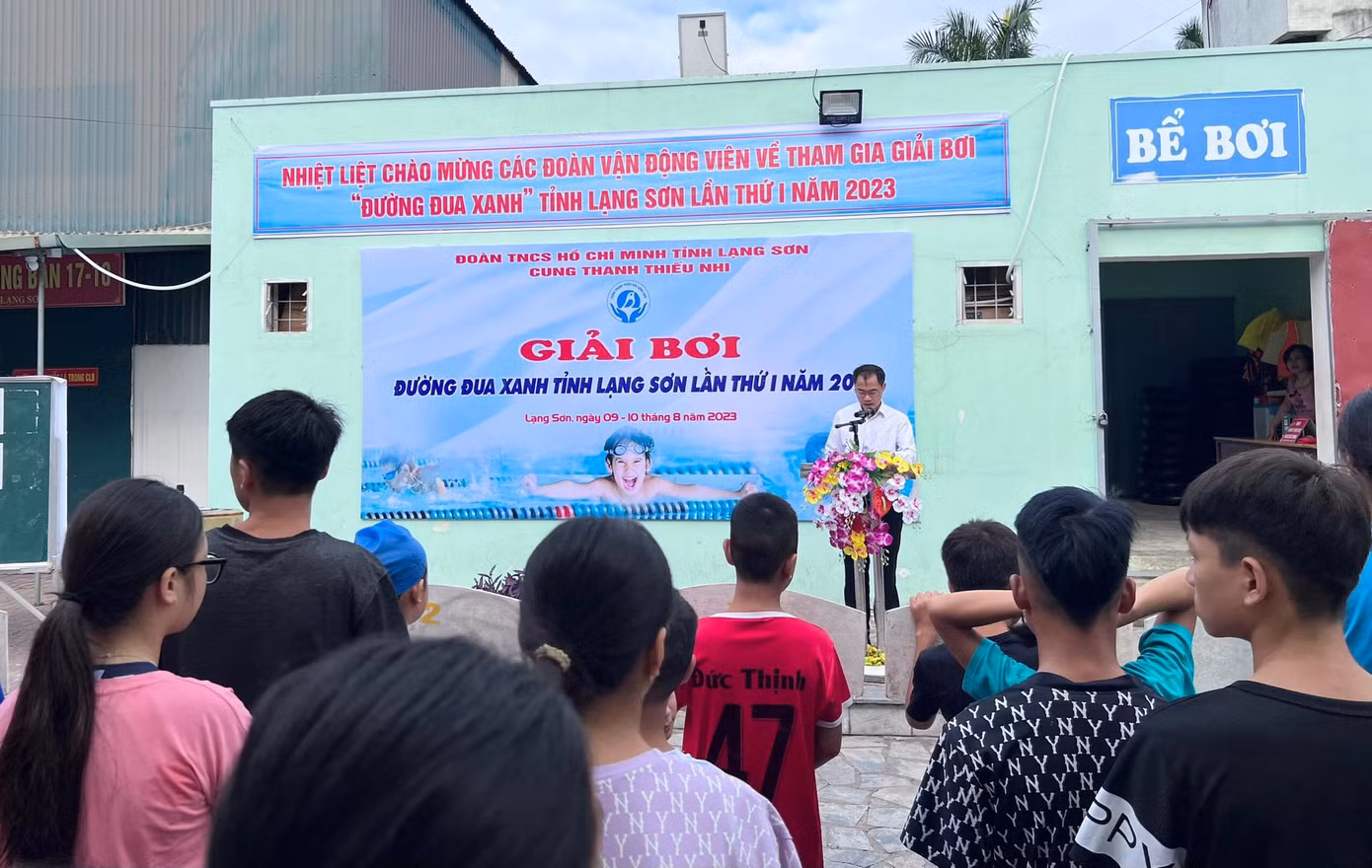 Anh Đỗ Văn Sơn - Giám đốc Cung thiếu nhi Lạng Sơn cho biết, đây là sân chơi bổ ích cho các em thiếu niên, nhi đồng. Ảnh: Duy Chiến