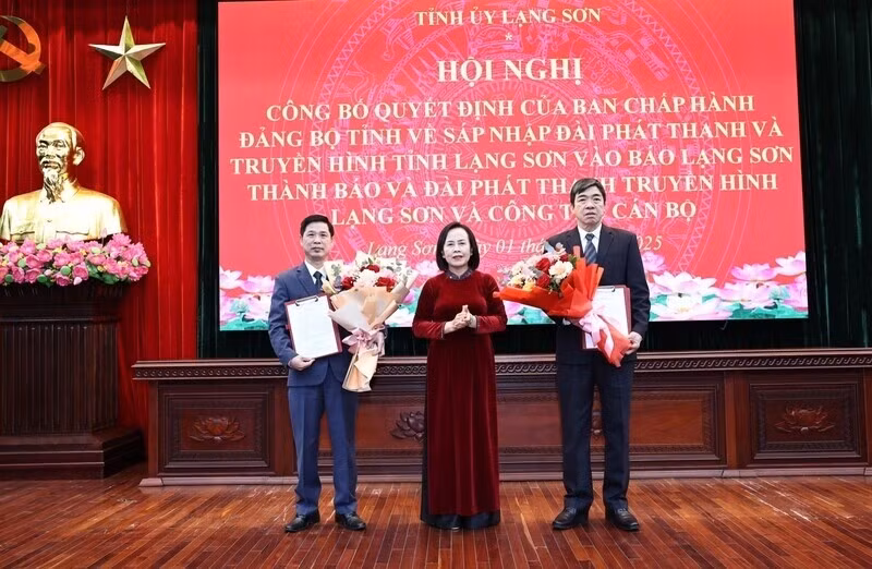 Phó Trưởng ban Tuyên giáo- Dân vận và Tổng Biên tập báo Lạng Sơn xin nghỉ hưu trước tuổi.