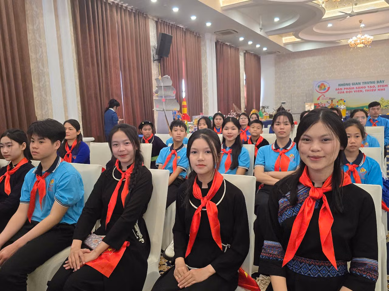 142 em Cháu ngoan Bác Hồ tiêu biểu đại diện hàng nghìn thiếu nhi các dân tộc tỉnh Lạng Sơn tham dự Đại hội. Ảnh: Duy Chiến