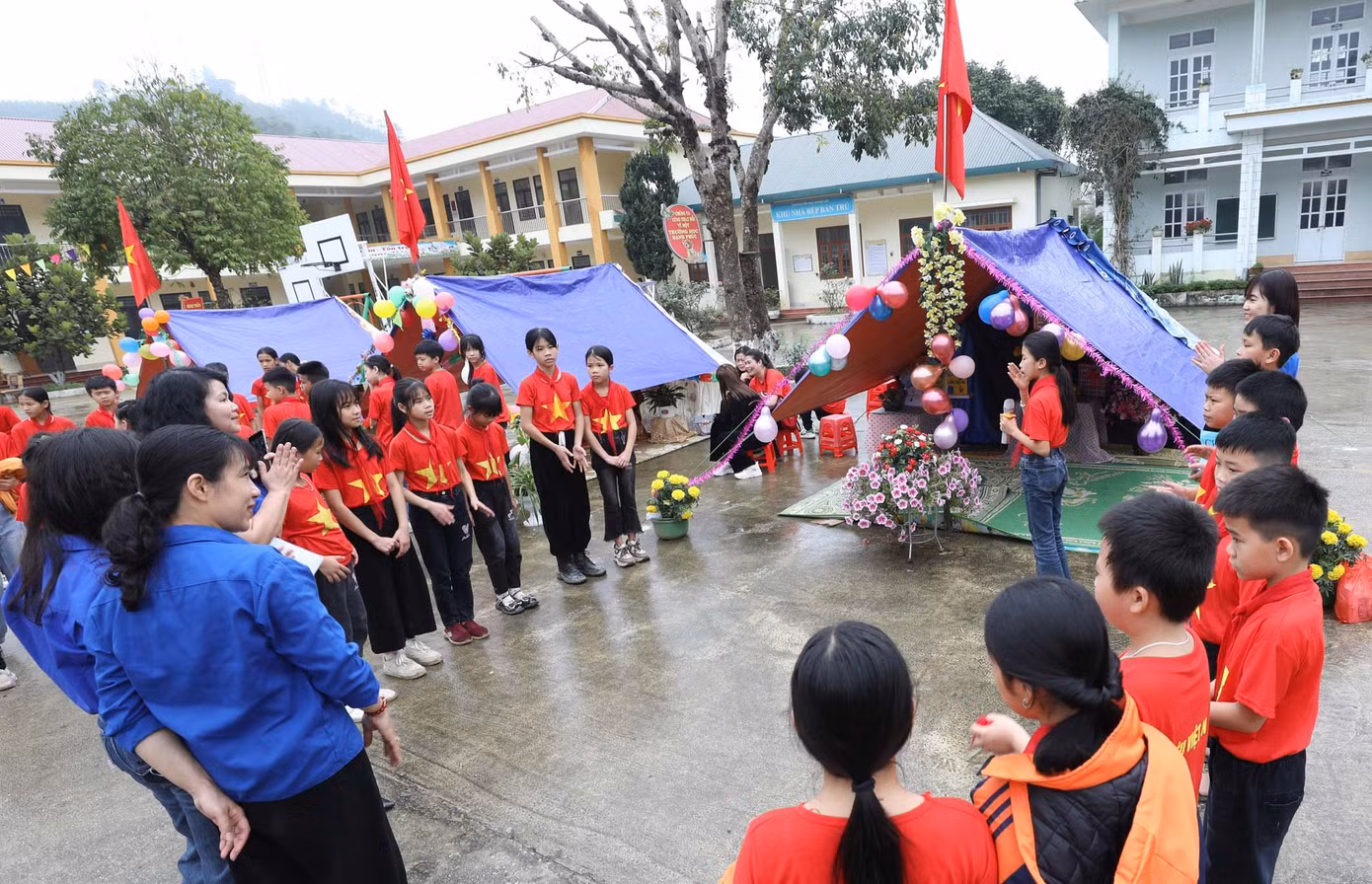 Hội trại thiếu niên.