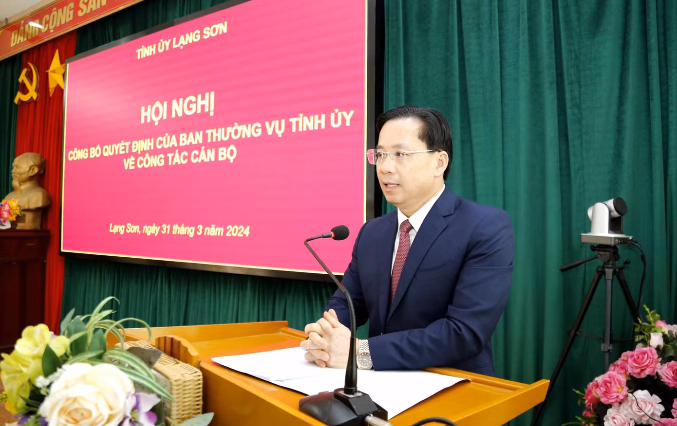 Phó Bí thư Thường trực Tỉnh ủy Lạng Sơn Hoàng Văn Nghiệm phát biểu giao nhiệm vụ. Ảnh: Duy Chiến