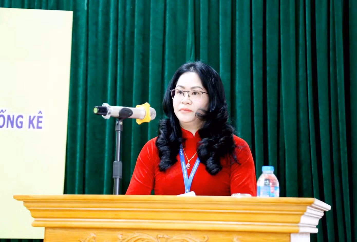 Bà Lê Thị Vân Anh phát biểu nhận nhiệm vụ.