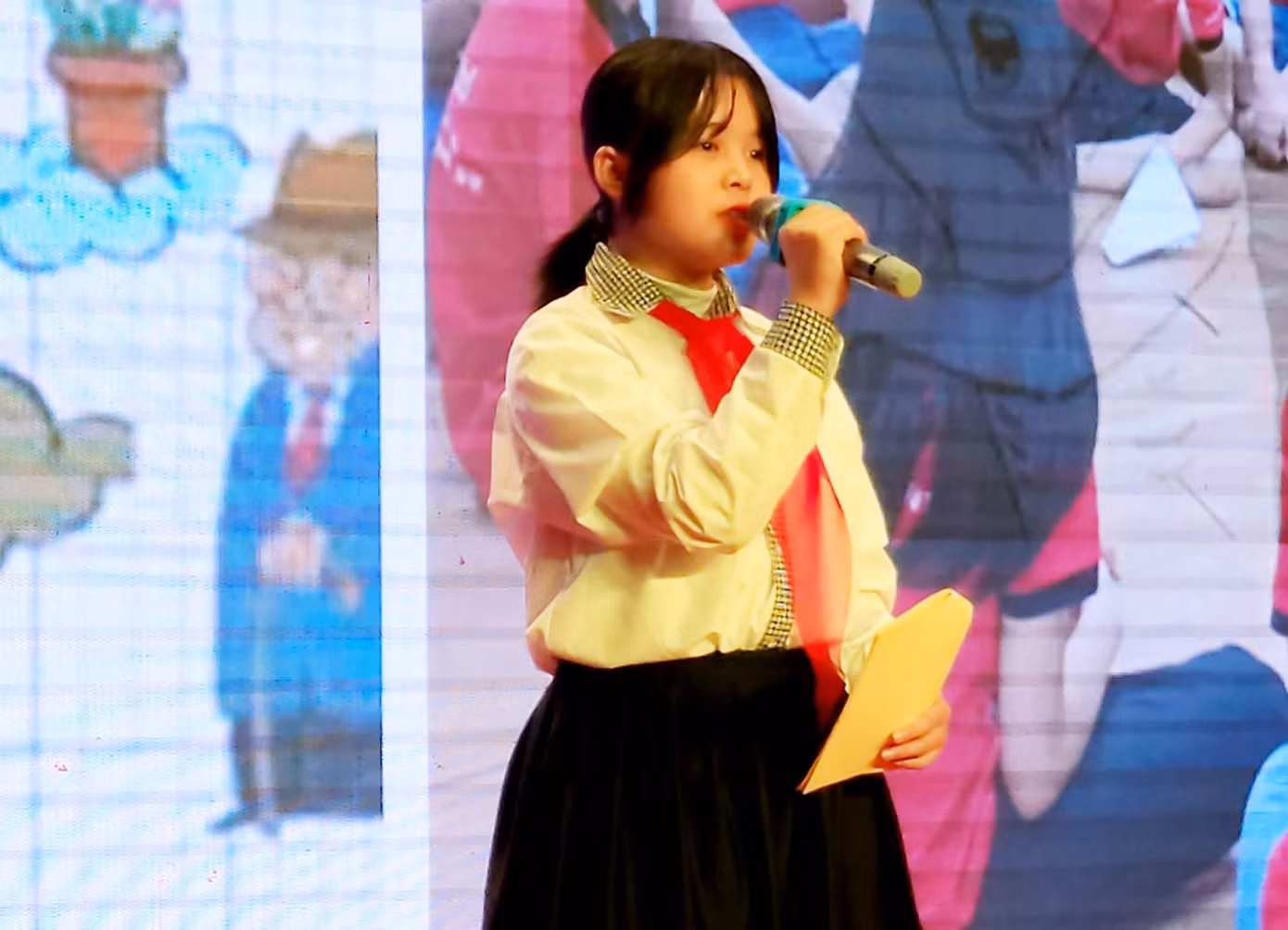 Đại diện học sinh Trường THCS xã Y Tịch, huyện Chi Lăng, Lạng Sơn trình bày ý kiến về trẻ em với vấn đề giáo dục đạo đức, lối sống, kỹ năng sống. Ảnh: Duy Chiến