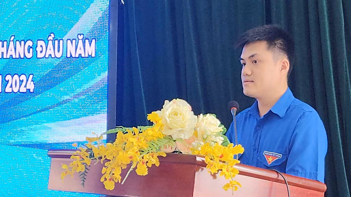 Các cán bộ Huyện, thành Đoàn tham gia thảo luận, phát biểu ý kiến. Ảnh: Duy Chiến