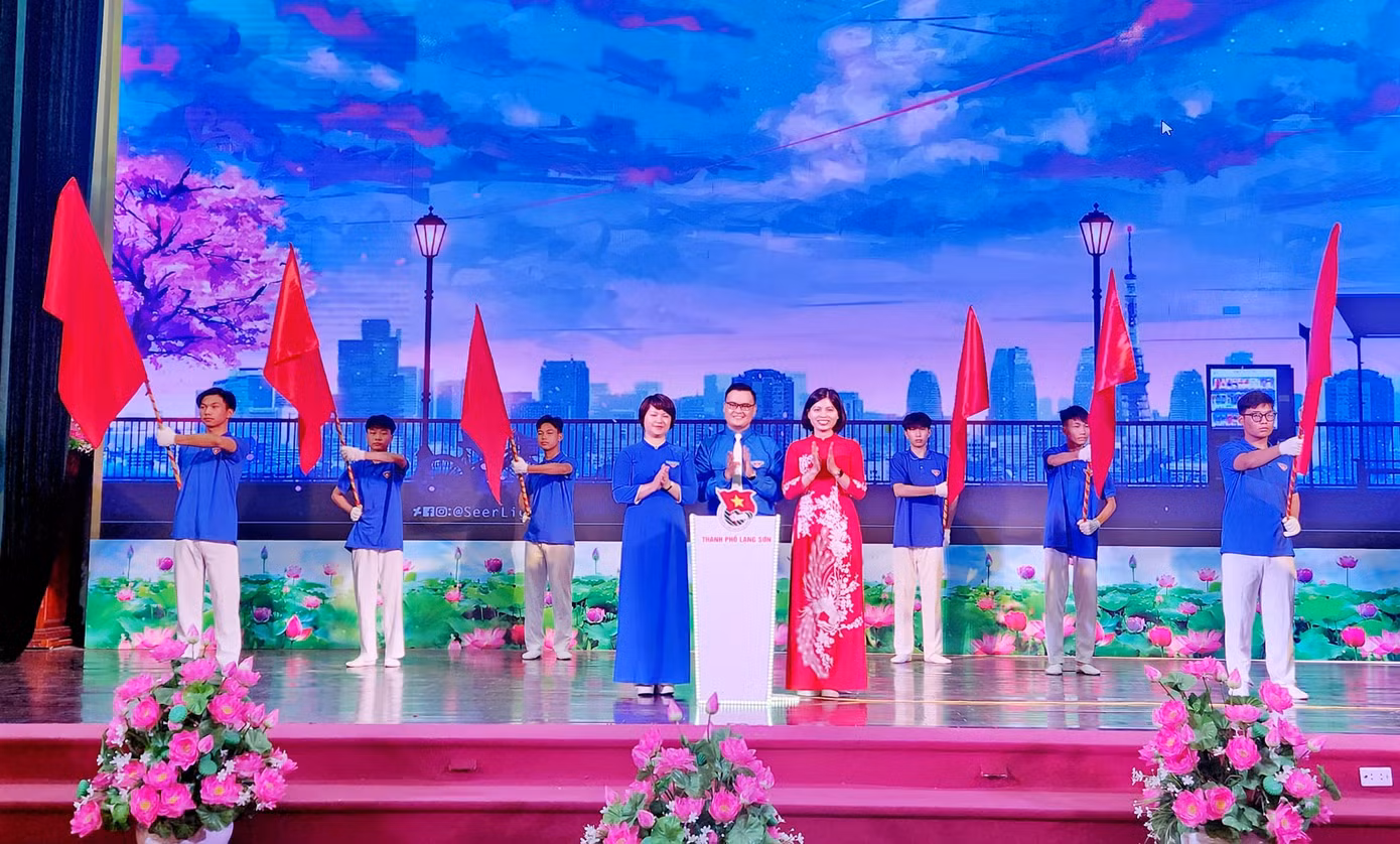 Nghi thức khởi động Chiến dịch Thanh niên tình nguyện hè 2023. Ảnh: Duy Chiến Nghi thức khởi động Chiến dịch Thanh niên tình nguyện hè 2023. Ảnh: Duy Chiến