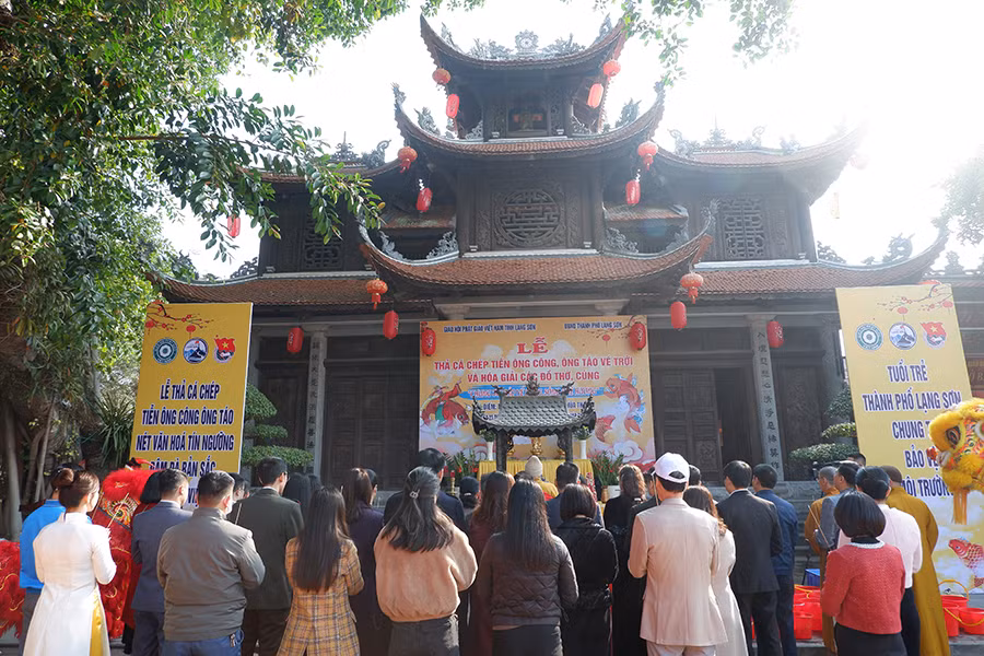 Dịp năm mới, Chùa Thành (thành phố Lạng Sơn) tổ chức các hoạt động vui xuân đón Tết an toàn, đảm bảo vệ sinh môi trường.