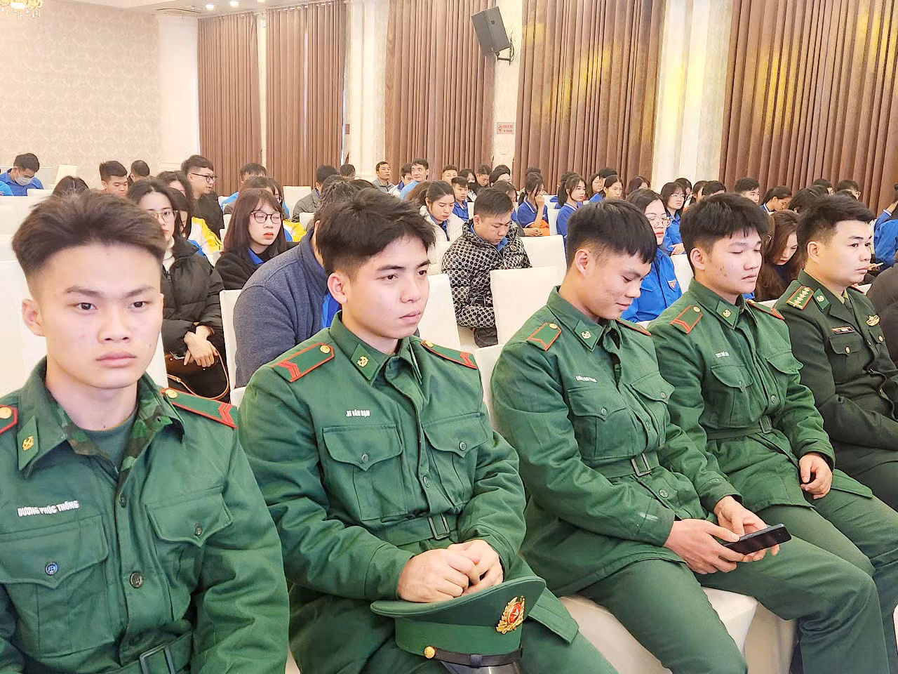 Giới trẻ xứ Lạng tham gia chương trình.