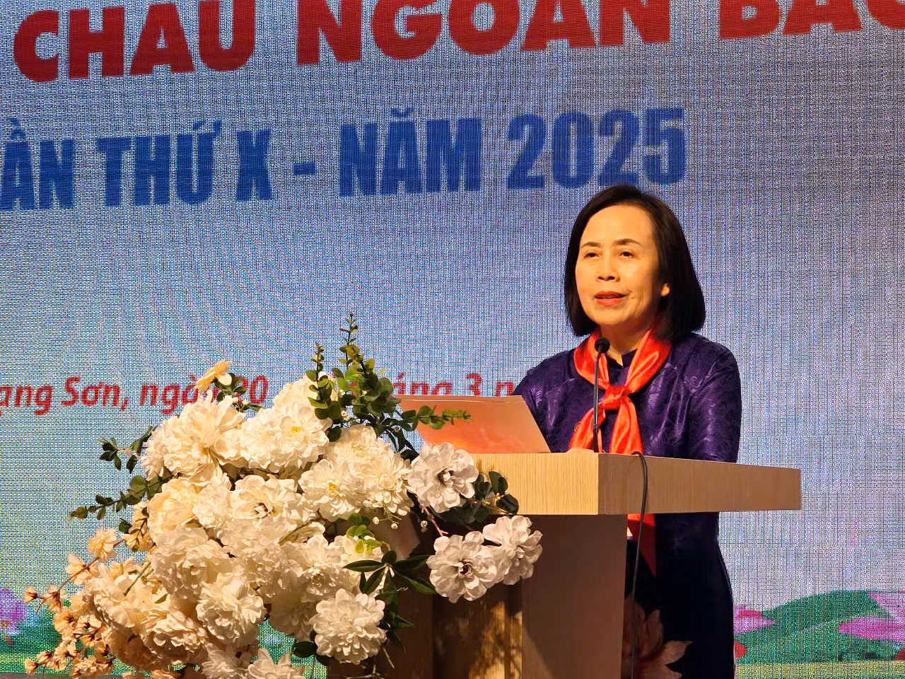 Phó Bí thư Thường trực Tỉnh ủy- Chủ tịch HĐND tỉnh Lạng Sơn Đoàn Thị Hậu mong các cháu nỗ lực vươn lên trở thành con ngoan, trò giỏi, xứng đáng với niềm kỳ vọng của cấp ủy Đảng, chính quyền, tổ chức Đoàn- Đội và nhân dân.