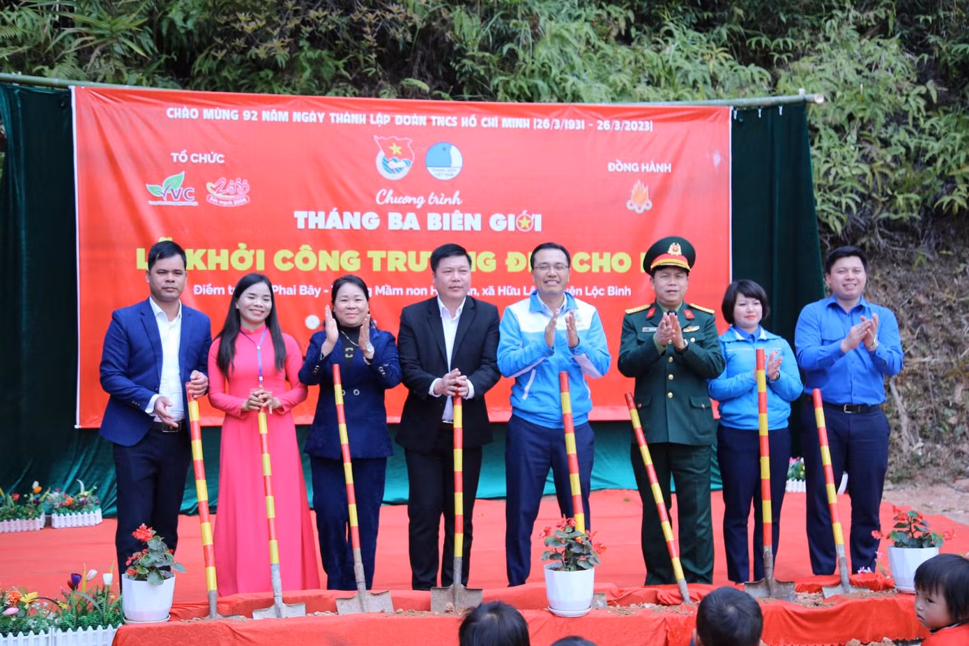 Khởi công xây dựng "Trường đẹp cho em" ở vùng biên giới xứ Lạng.