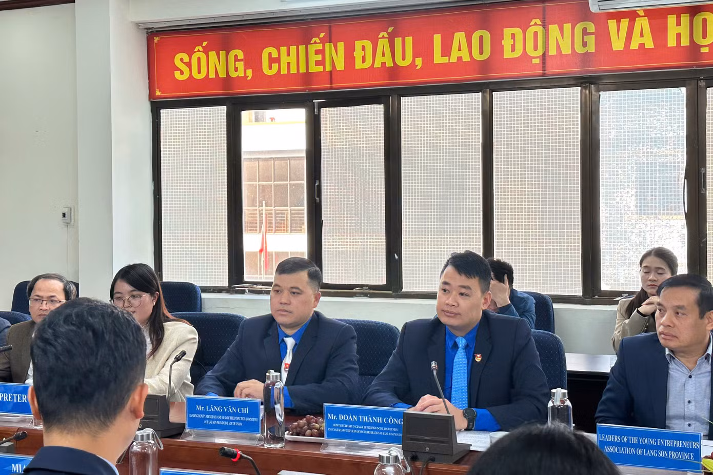 Lãnh đạo Tỉnh Đoàn- Hội LHTN Việt Nam tỉnh Lạng Sơn báo cáo hoạt động Đoàn và phong trào thanh niên ở địa phương. Ảnh: Duy Chiến