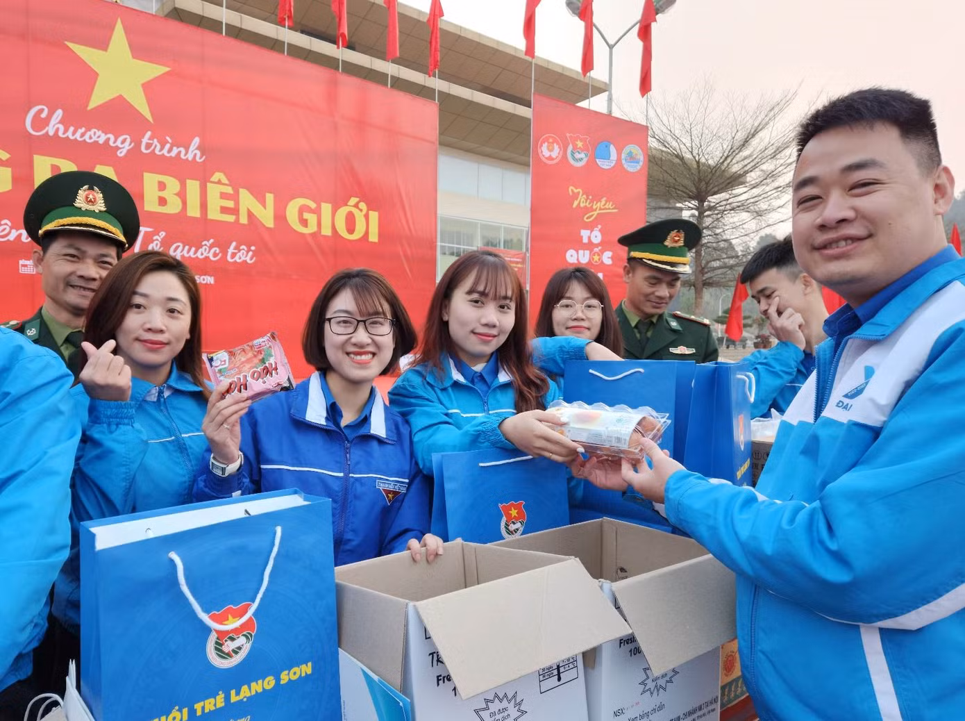 Tuổi trẻ xứ Lạng hướng về biên giới, vùng đồng bào dân tộc khó khăn với phần việc thiết thực, ý nghĩa. - Ảnh: Duy Chiến