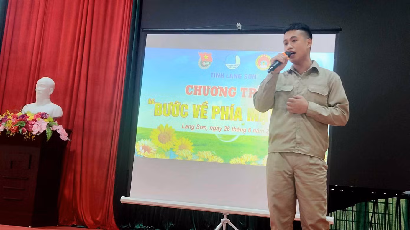 Các học viên cơ sở cai nghiện ma túy tỉnh Lạng Sơn giao lưu văn nghệ. Ảnh: Duy Chiến