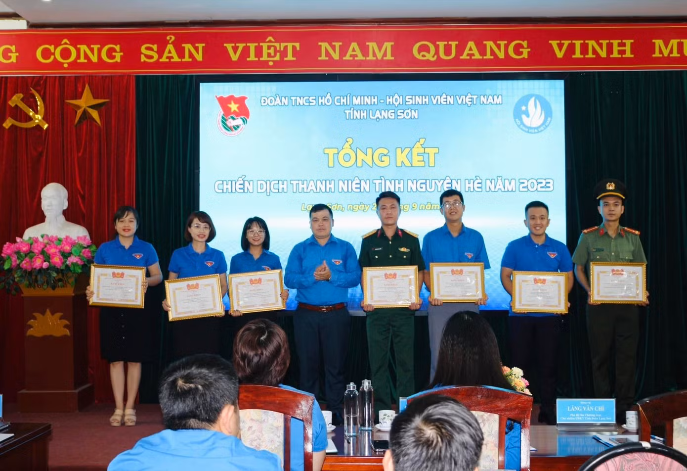Các thủ lĩnh xuất sắc trong chiến dịch hè 2023 được tôn vinh.