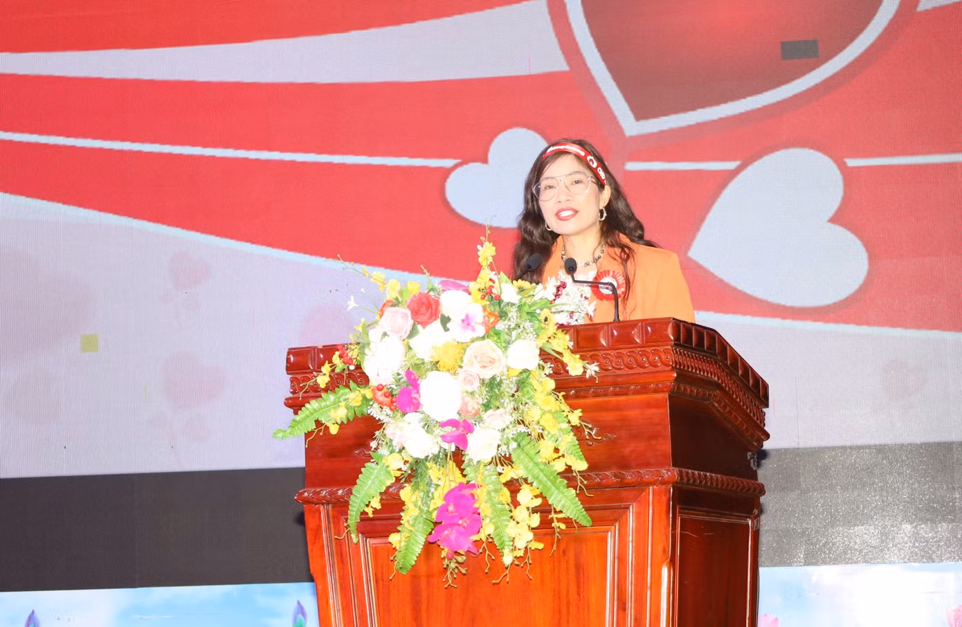 Bà Nông Bích Thuận, Phó trưởng ban Thường trực Ban chỉ đạo vận động hiến máu tỉnh Lạng Sơn nhấn mạnh, sự tham gia đông đảo của người dân giúp người bệnh có cái Tết hạnh phúc - Ảnh: Duy Chiến