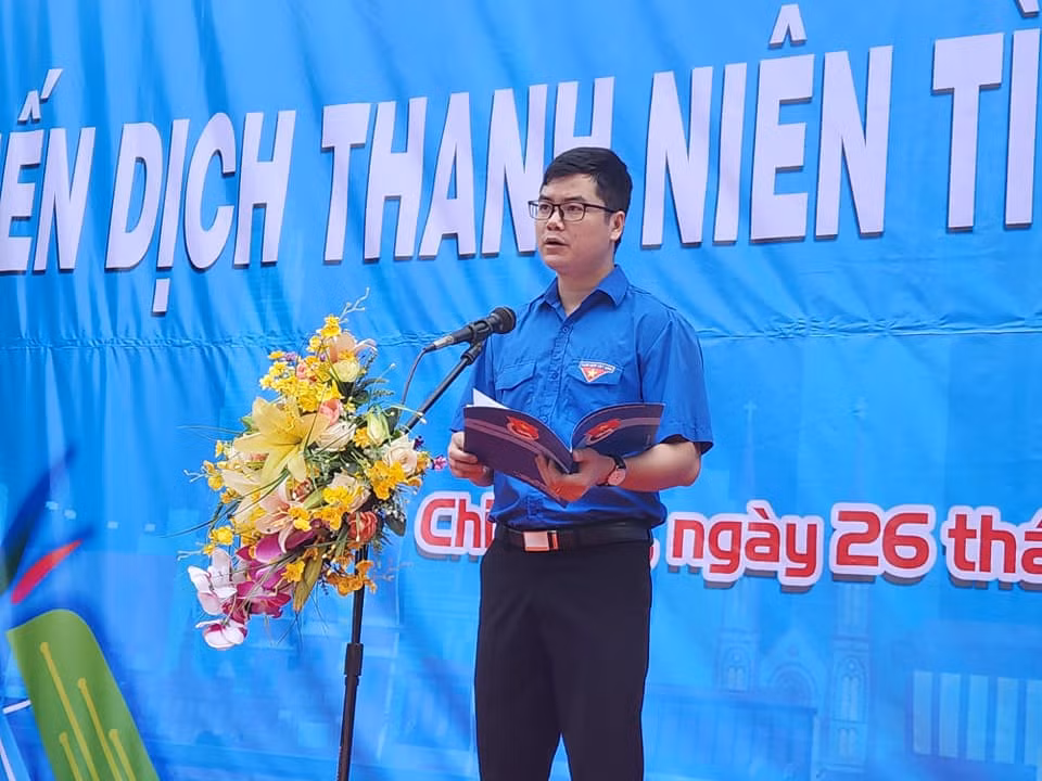 Đại diện Đoàn xã Nhân Lý phát biểu hưởng ứng chương trình ra quân Chiến dịch hè 2023. Ảnh: Duy Chiến