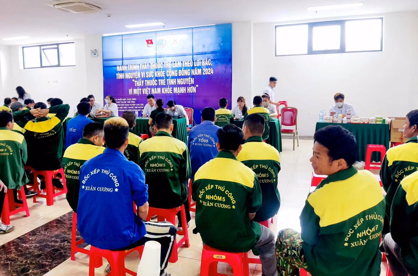 Chương trình thu hút hàng trăm lao động trẻ ở cửa khẩu quốc tế Hữu Nghị (huyện cao Lộc) tham gia. Ảnh: Duy Chiến