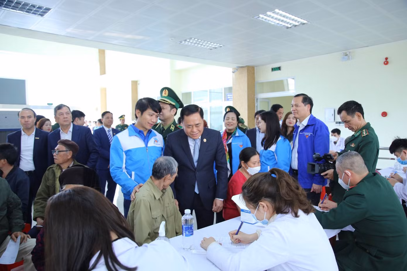 Ngay trong ngày Lễ ra quân "Tháng Ba biên giới" hoạt động thăm khám, phát thuốc miễn phí được tổ chức, thực hiện. - Ảnh: Duy Chiến