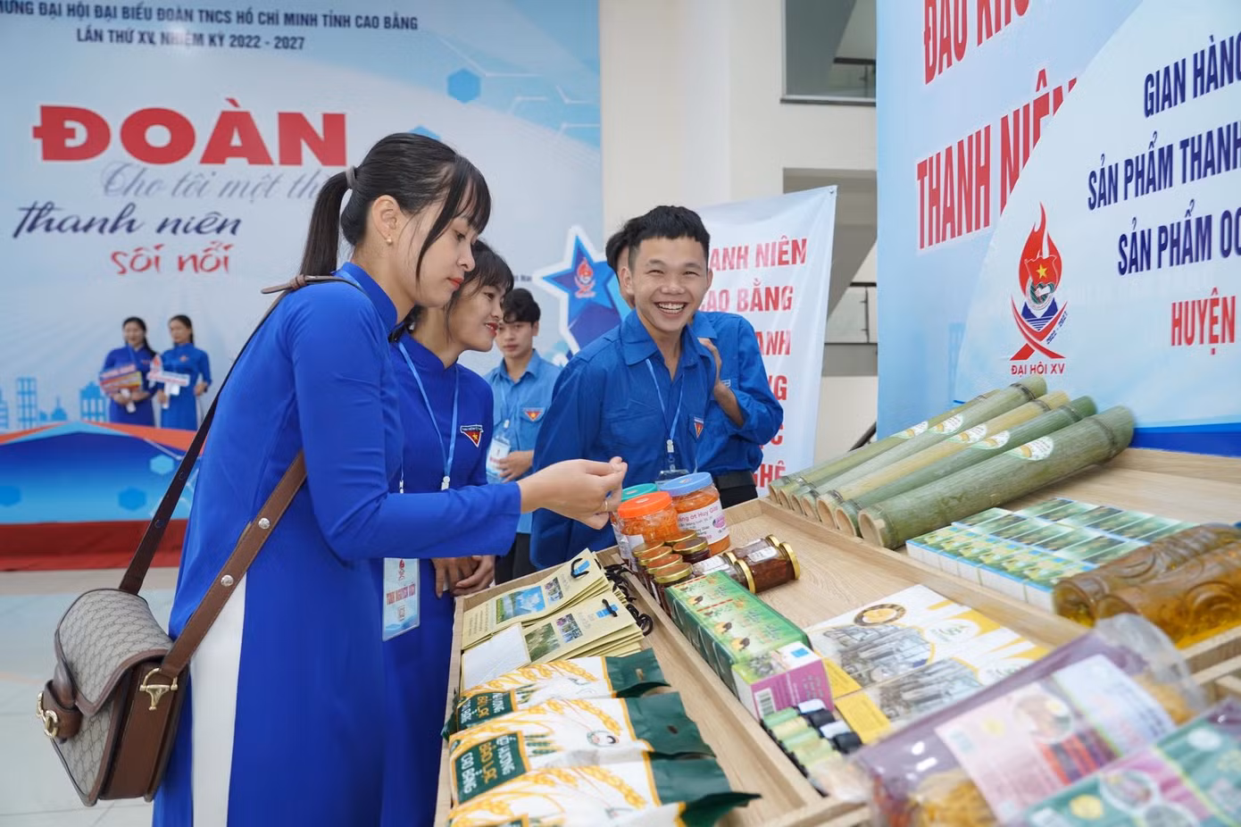 Gian trưng bày các sản phẩm sáng tạo của ĐVTN Cao Bằng Gian trưng bày các sản phẩm sáng tạo của ĐVTN Cao Bằng