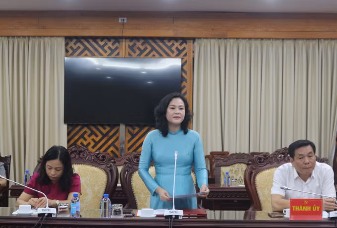Bà Nguyễn Thị Hường phát biểu nhận nhiệm vụ. Ảnh: Duy Chiến