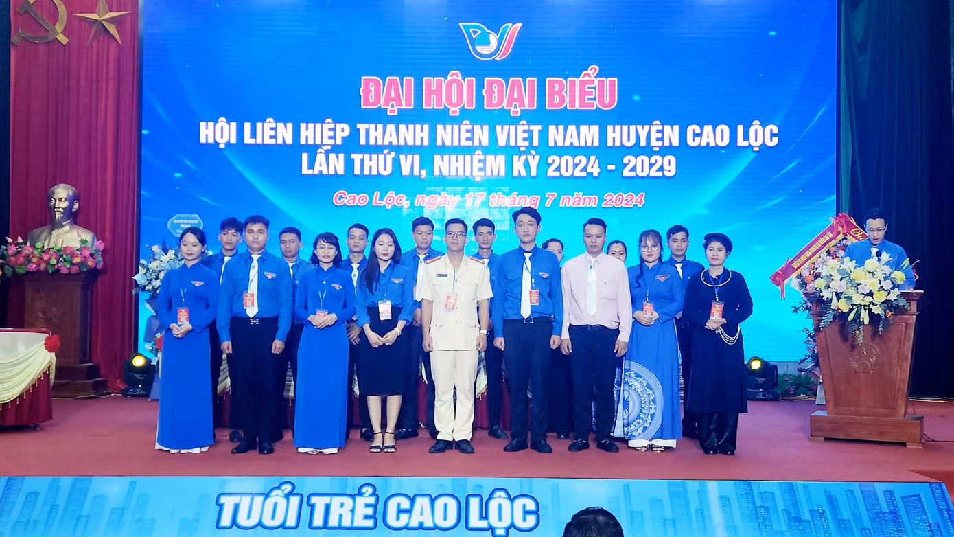 Ban Chấp hành Hội LHTN Việt Nam huyện Cao Lộc ra mắt đại hội. Ảnh: Duy Chiến