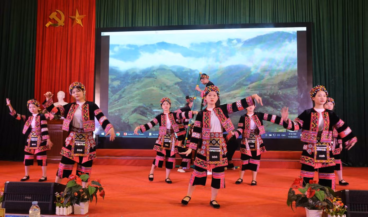 Sắc màu đa dạng của đồng bào các dân tộc xứ Lạng.