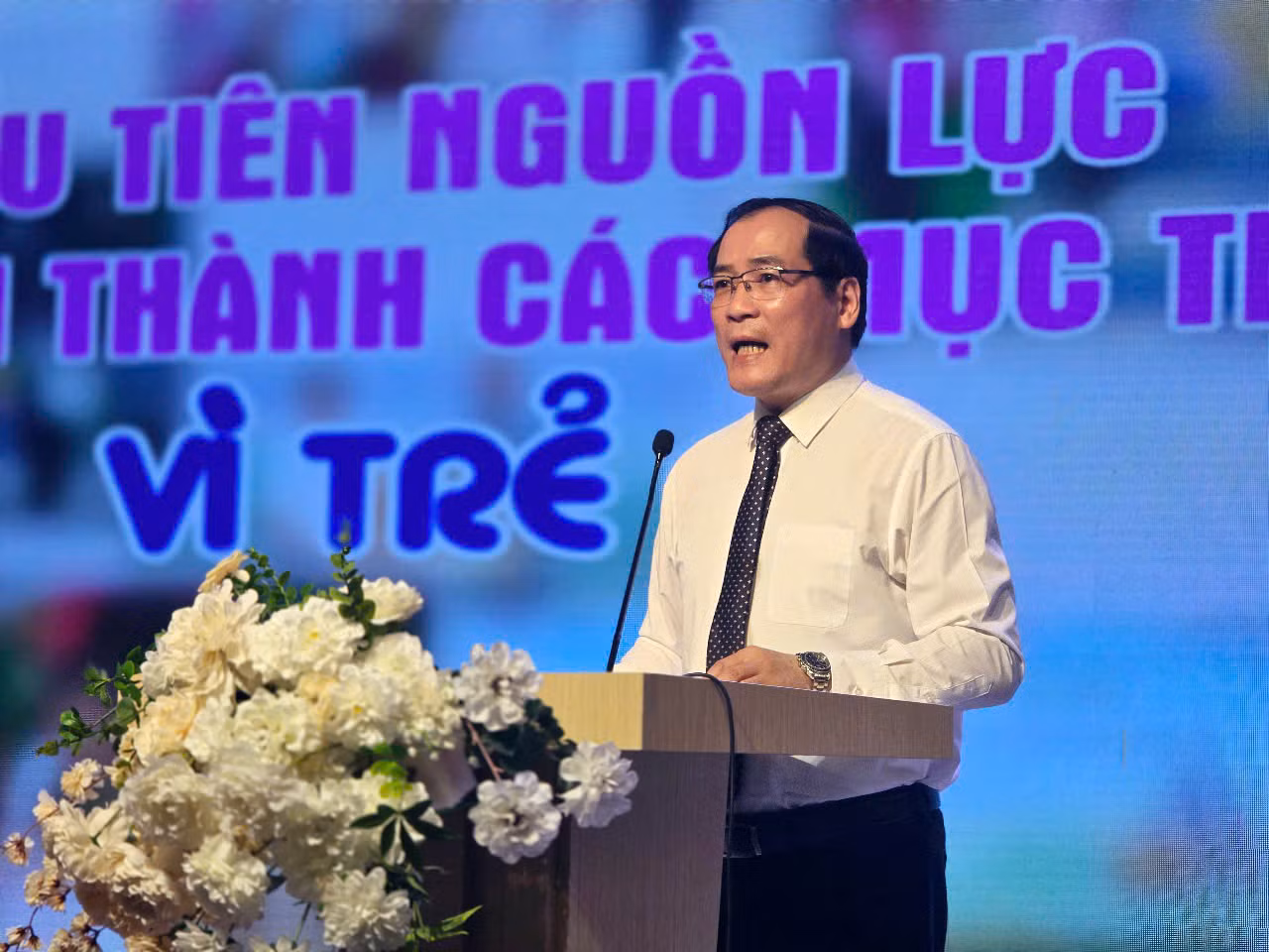 Phó Chủ tịch UBND tỉnh Lạng Sơn Dương Xuân Huyên đề nghị sở, ngành, cấp ủy, chính quyền các cấp nỗ lực nhiều hơn; chủ động phối hợp triển khai đồng bộ và kịp thời, đầy đủ các chủ trương, chính sách trong giải quyết các vấn đề về trẻ em. Hành động vì trẻ em không chỉ gói gọn trong một tháng mà phải được duy trì và lan tỏa lâu dài, trong từng chính sách, từng việc làm cụ thể.