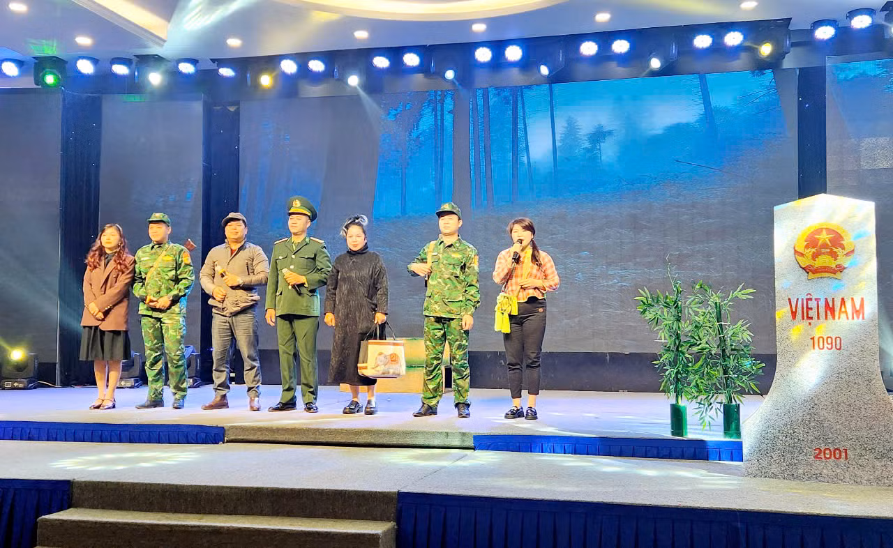 Lồng ghép các nội dung tuyên truyền phòng chống các tệ nạn xã hội.