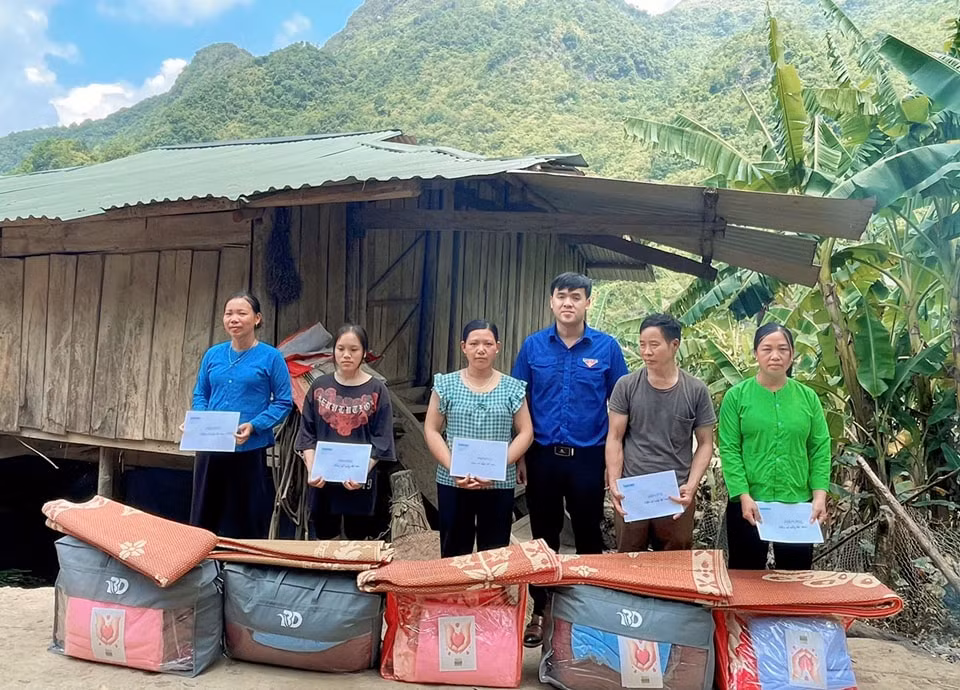 Tuổi trẻ Cao Bằng kết nối và thực hiện các hoạt động giúp người dân khắc phục hậu quả cơn bão số 3.