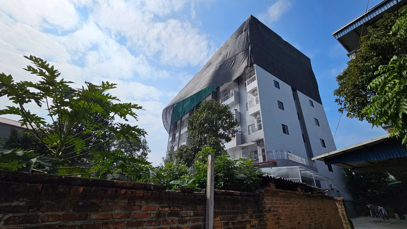 Những tòa chung cư mini đua nhau mọc lên ở làng quê của huyện Thạch Thất trong những năm qua.