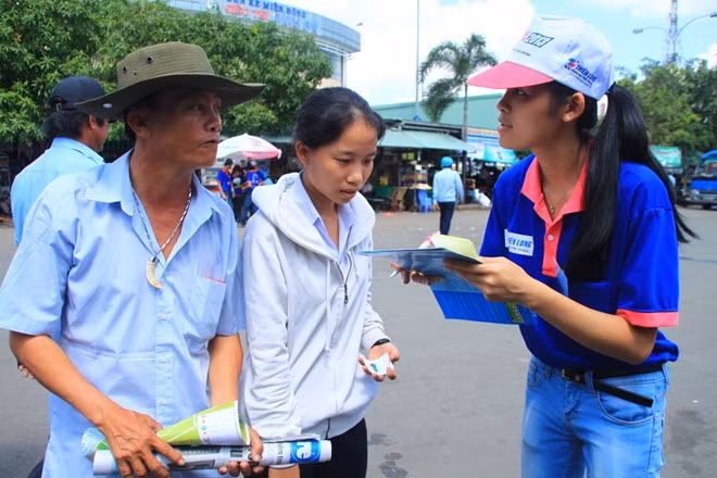 Người Sài Gòn vay tiền, thuê nhà lo cho sĩ tử đi thi ảnh 2