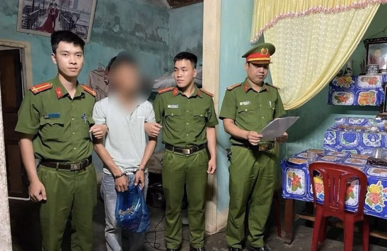 “Đạo chích” Trần Văn Long tại thời điểm bị bắt. Ảnh: CA
