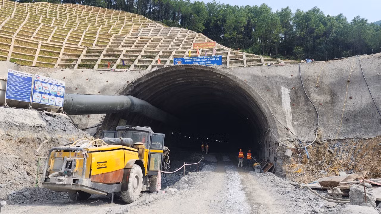 Hầm Thần Vũ thuộc gói thầu Diễn Châu - Bãi Vọt có chiều dài thiết kế 1.130 m.