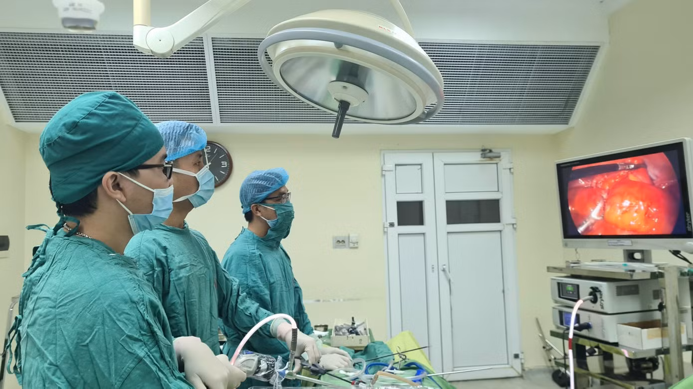 Hiện nay, phẫu thuật vẫn là phương pháp điều trị chính cho bệnh thoát vị bẹn.
