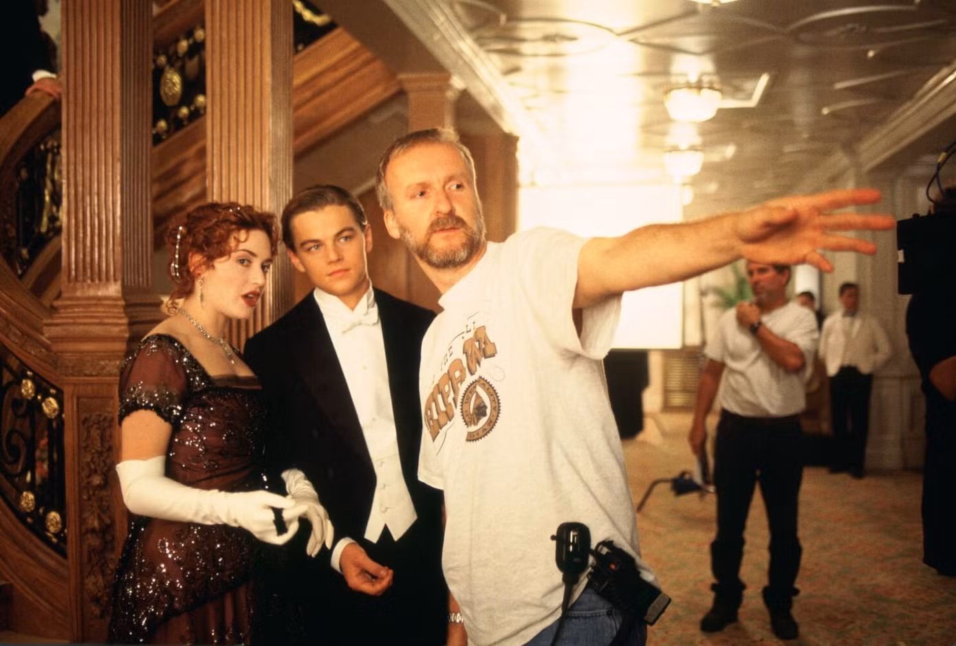 Đạo diễn hướng dẫn diễn viên chính diễn xuất trong Titanic. Đạo diễn hướng dẫn diễn viên chính diễn xuất trong Titanic.