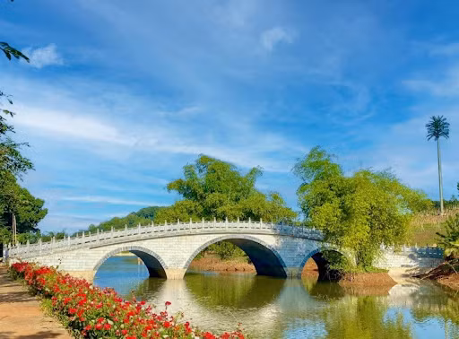 Góc nhỏ cổ trang, cầu hoàng gia ngang lối