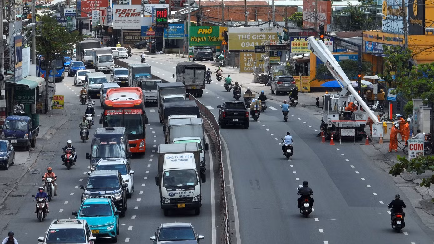 Đây là tuyến đường huyết mạch tại cửa ngõ phía bắc TP.HCM. Tuyến đường quá tải thường xuyên do lượng phương tiện đông đúc, trong khi khả năng đáp ứng của hạ tầng hạn chế.