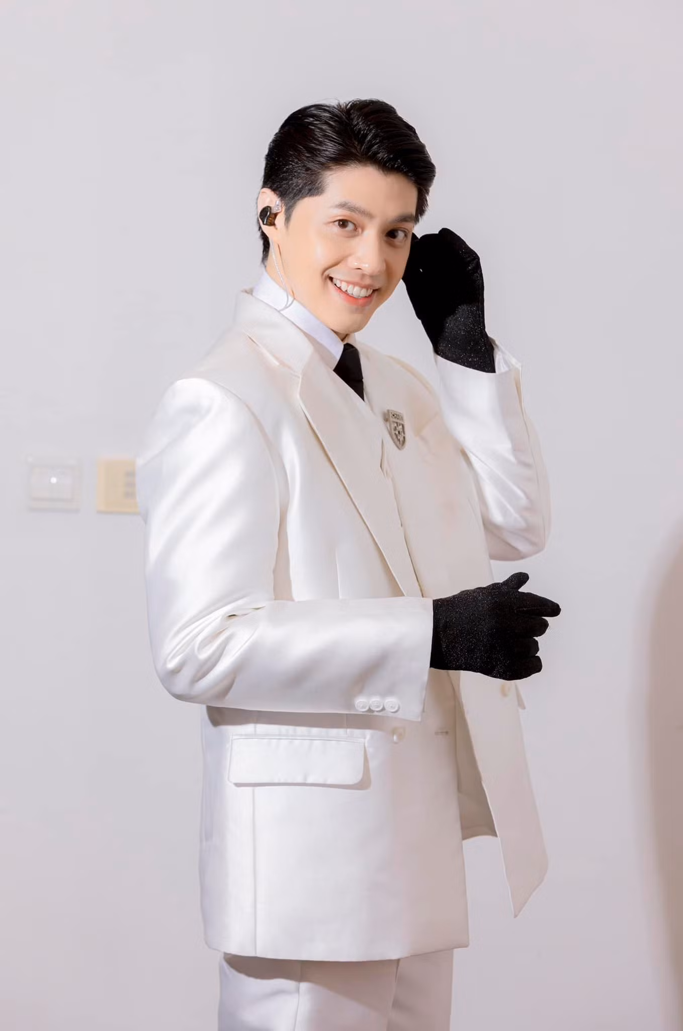 Noo Phước Thịnh phải hủy show vì trục trặc giấy tờ.