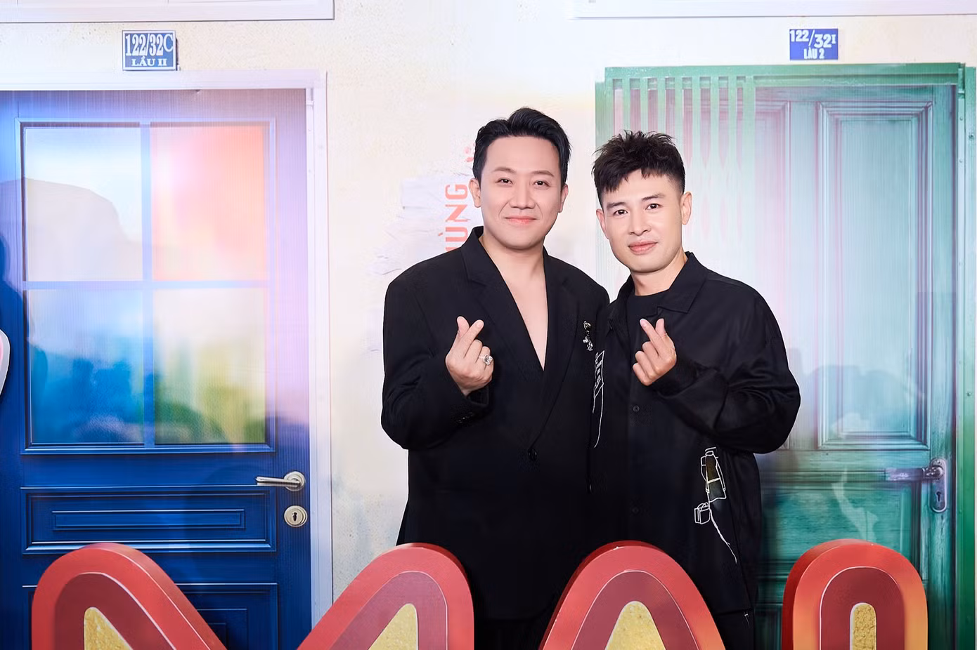 "Bố Gấu" tại buổi công chiếu dự án chiếu Tết. Hoàng Hải có mối quan hệ thân thiết với nam đạo diễn. Trấn Thành ngỏ lời mời Hoàng Hải tham gia Ca sĩ mặt nạ, trở lại showbiz.