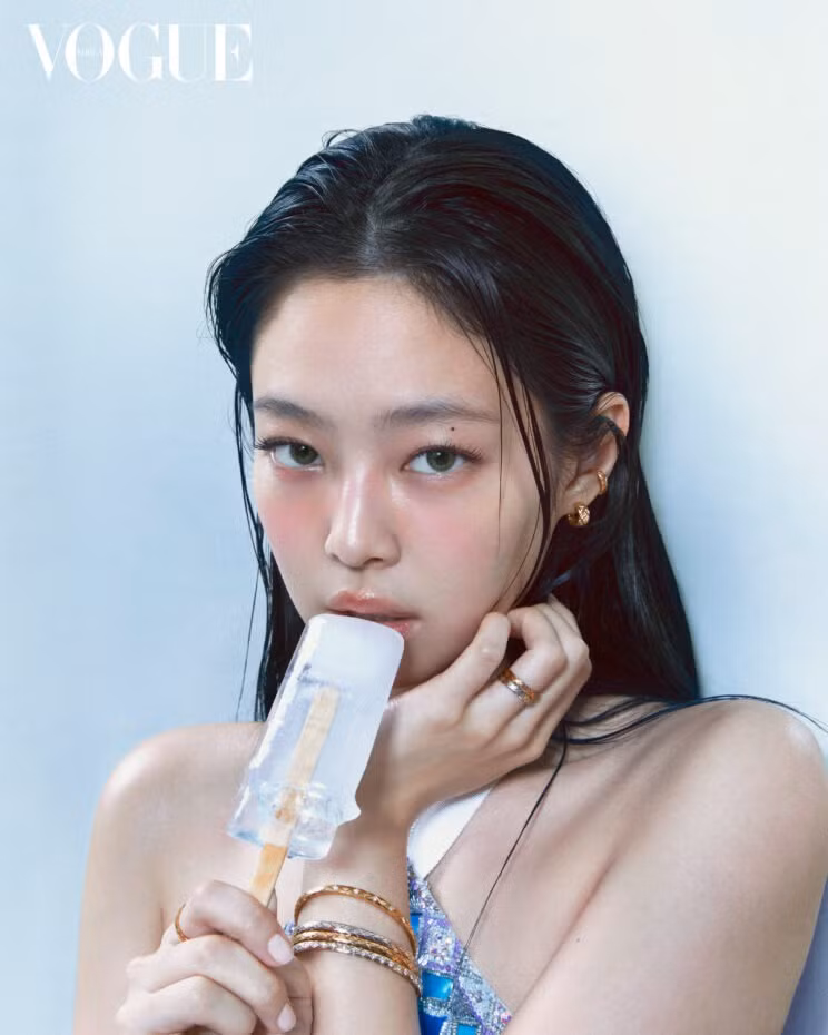 Idol sinh năm 1996 cho biết 2023 là năm bận rộn với tour diễn vòng quanh thế giới. Sau khi kết thúc lịch trình dày đặc, Jennie nói cô tận hưởng kỳ nghỉ dài tại Hàn Quốc để nạp lại năng lượng.