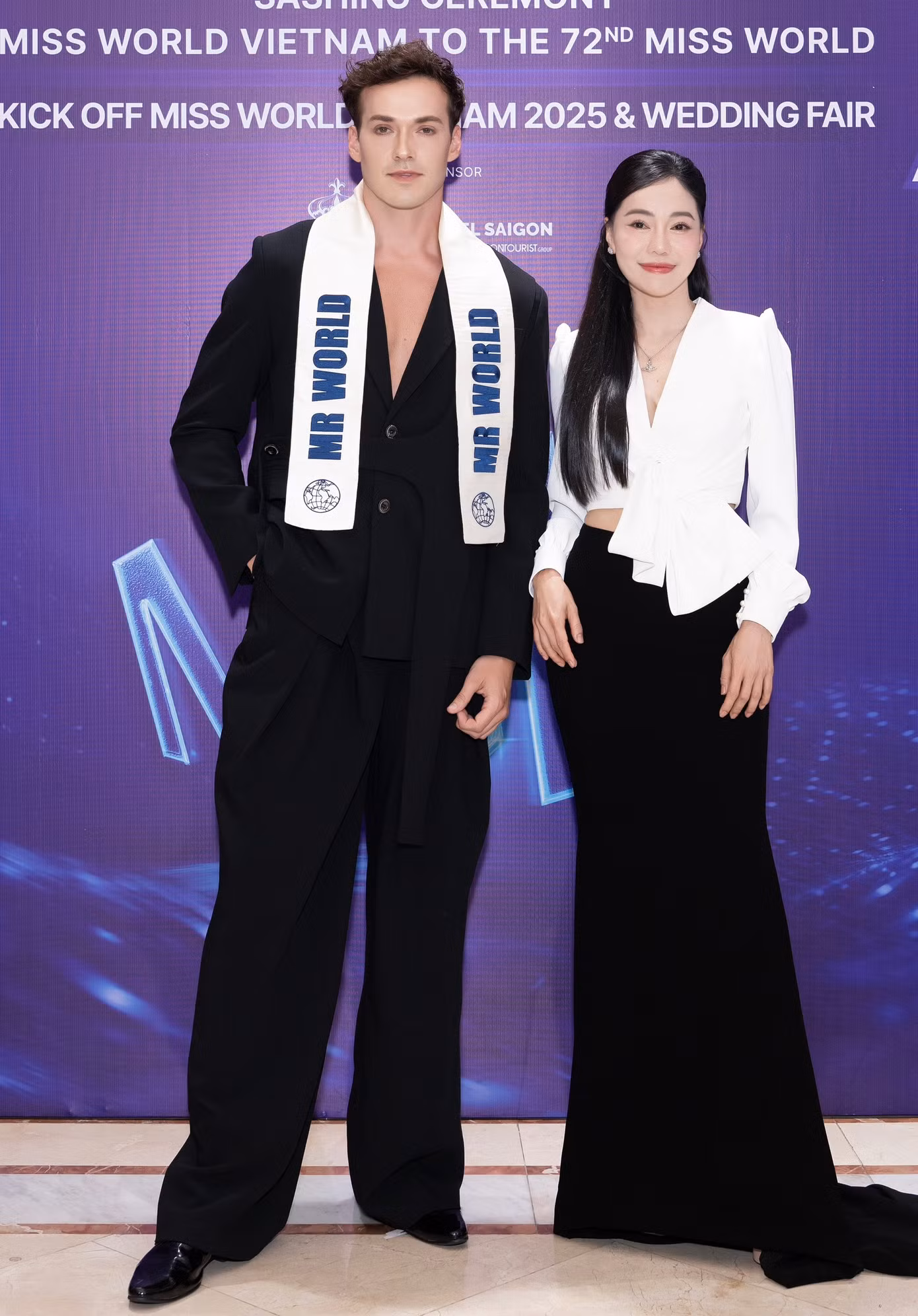 Đương kim Mr World trong buổi gặp gỡ 30 thí sinh Mr World Vietnam. Năm nay, Jack Heslewood sẽ trao lại vương miện cho người kế nhiệm sau 5 năm nắm danh hiệu, giữ vương miện Mr World.