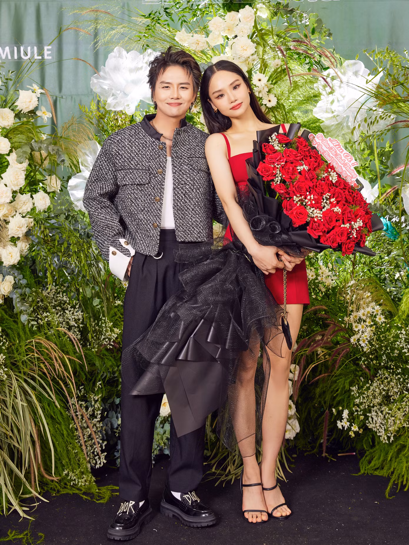 Nhiều nam nghệ sĩ như Karik, Jun Phạm, Only C, Duy Khánh, Trúc Nhân đến chúc mừng Miu Lê.