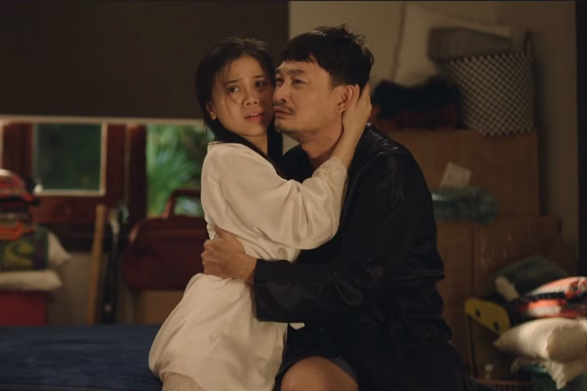 Trà ngập cảnh nóng thừa thãi và phản cảm, kịch bản nhiều sạn.