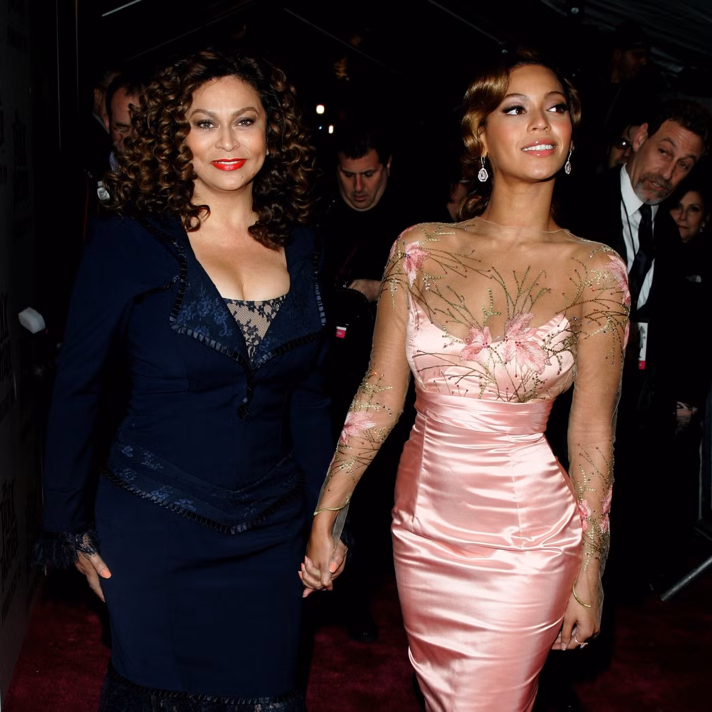 Bà Tina Knowles và con gái Beyoncé.