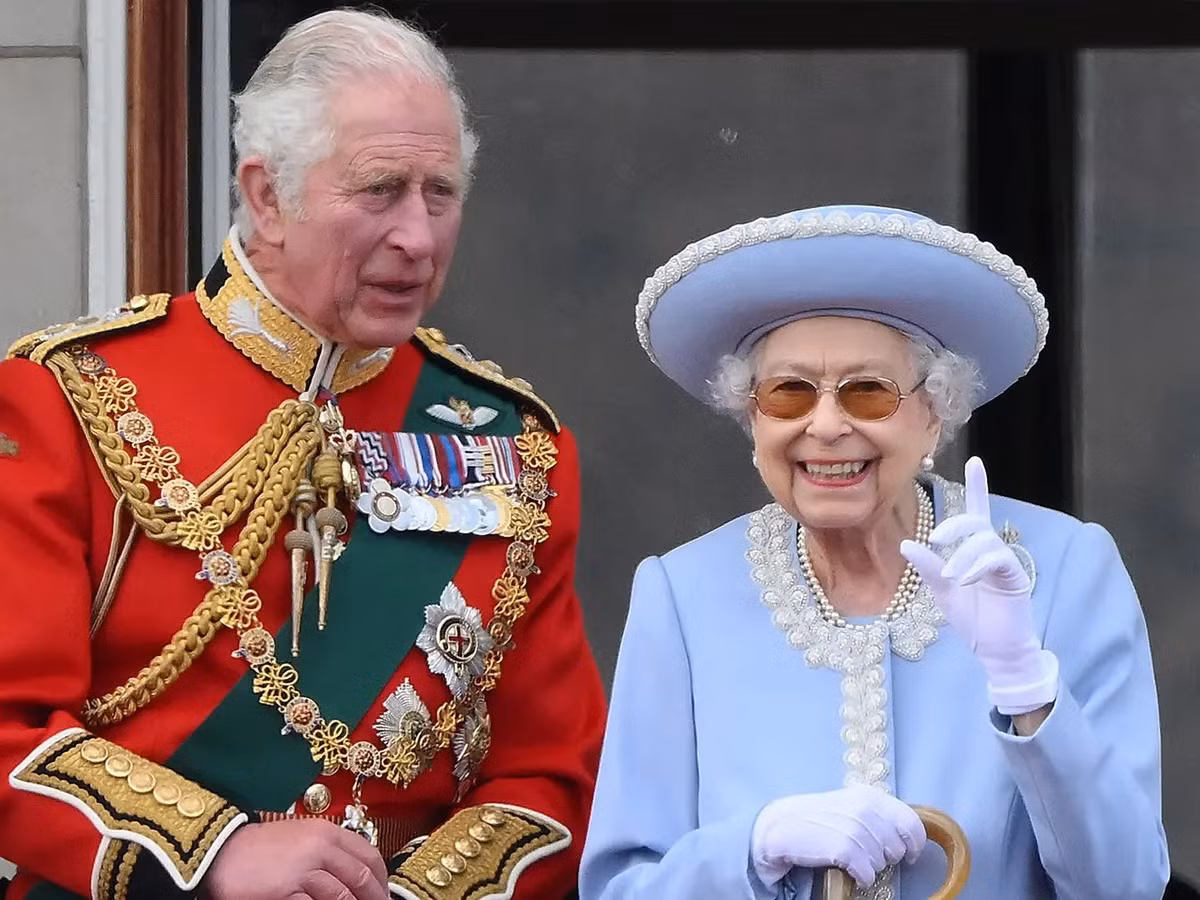 Charles trở thành quân chủ lớn tuổi nhất nước Anh khi đăng cơ sau khi Elizabeth II qua đời.